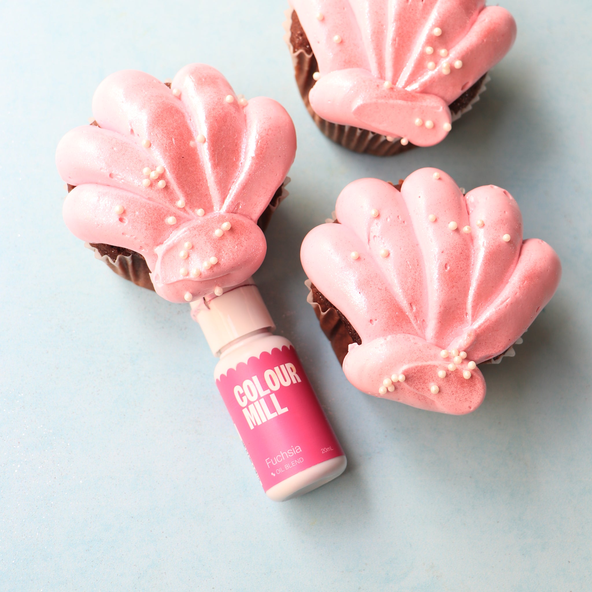 Clam shell cupcakes made with Colour Mill Fuchsia oil based food colouring