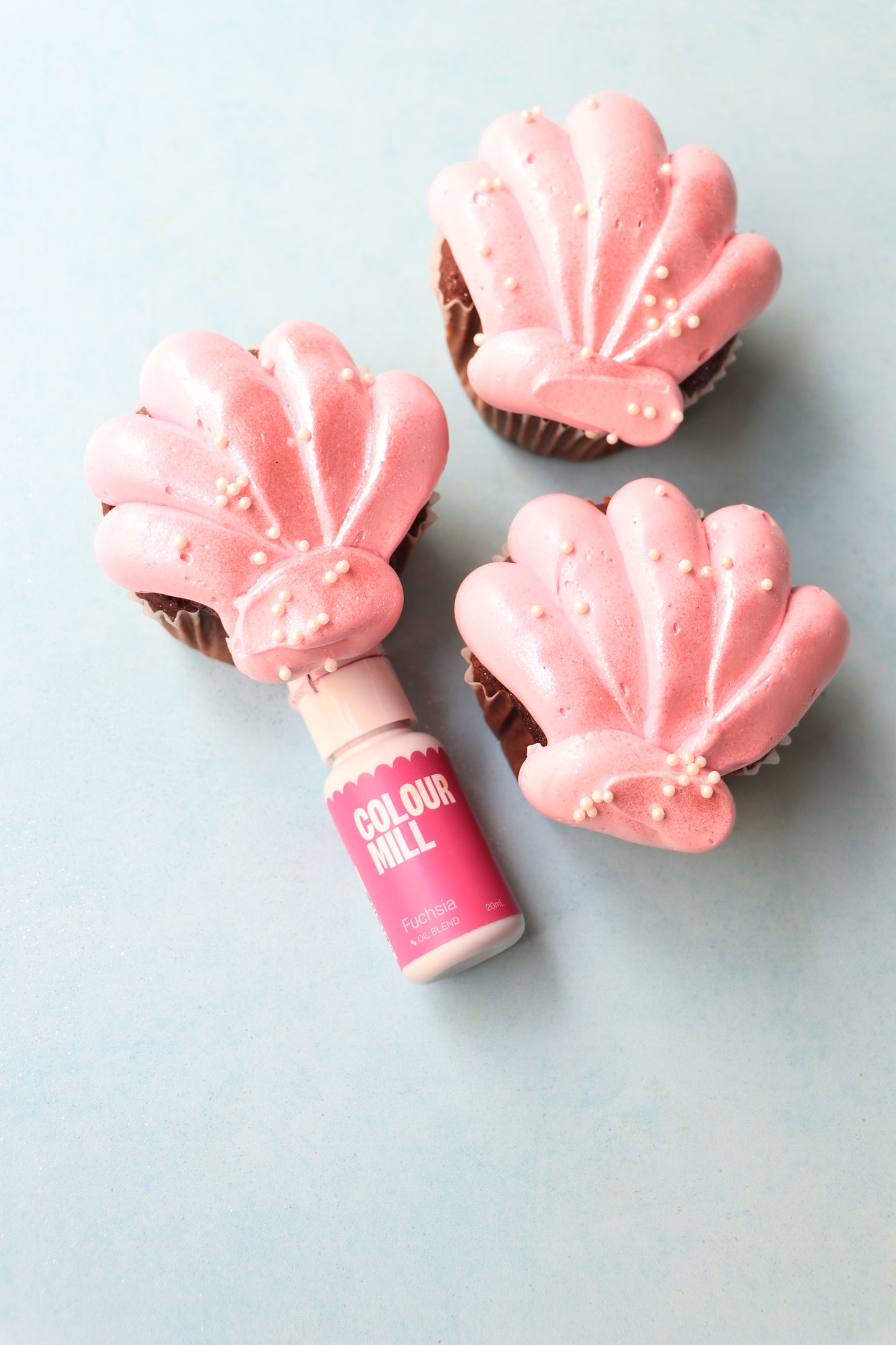 Clam shell cupcakes made with Colour Mill Fuchsia oil based food colouring