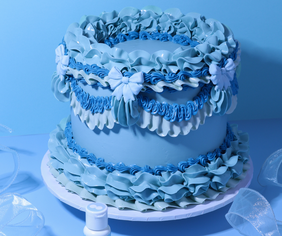 Monochrome lambeth cake decorated with Baby Blue oil-based food colouring